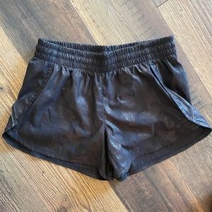 Athleta Mesh Racer Run short 4 inch